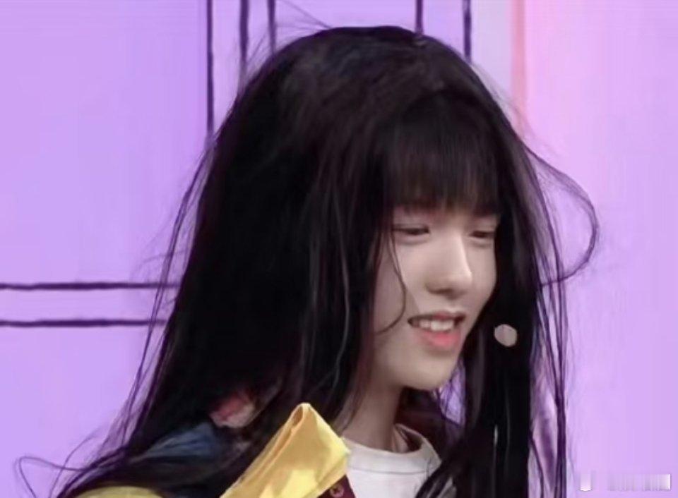 这个赛道室友组简直无敌哥几个都竟然扮过女装，利好真的漂漂亮亮的，完全甜妹来的~李