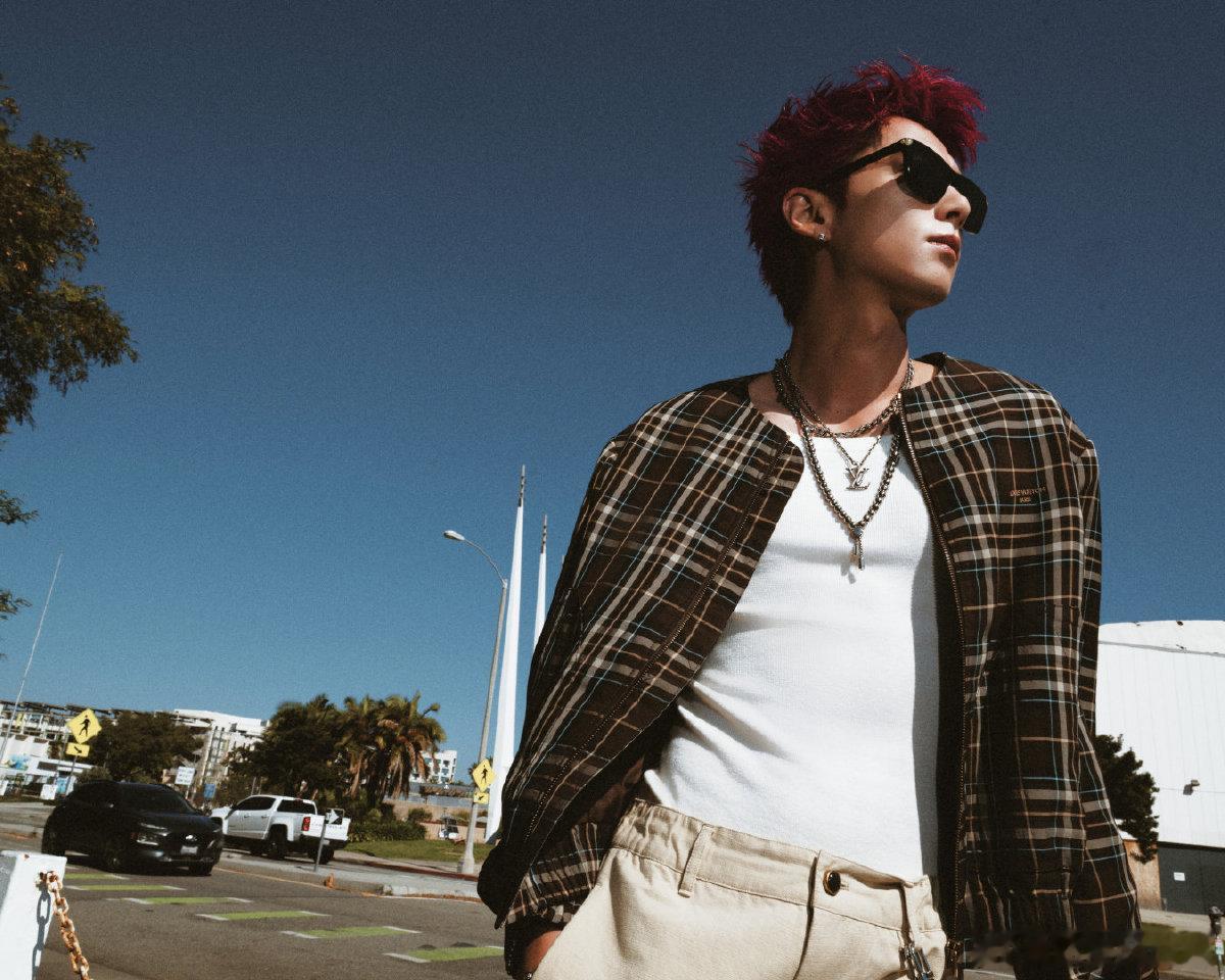 王鹤棣靠右转入洛城视角王鹤棣为热爱的奔赴一期一会 王鹤棣靠右转入洛城视角，为热爱