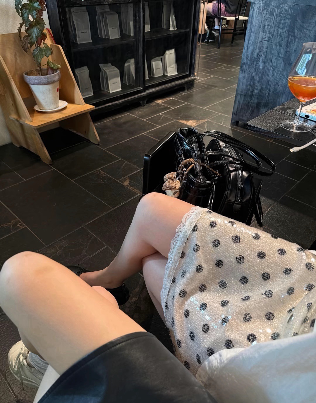 我总以为忍耐可以保全我所珍视的关系 结果总有人踩着我的好 还怪我没更好 ​​​