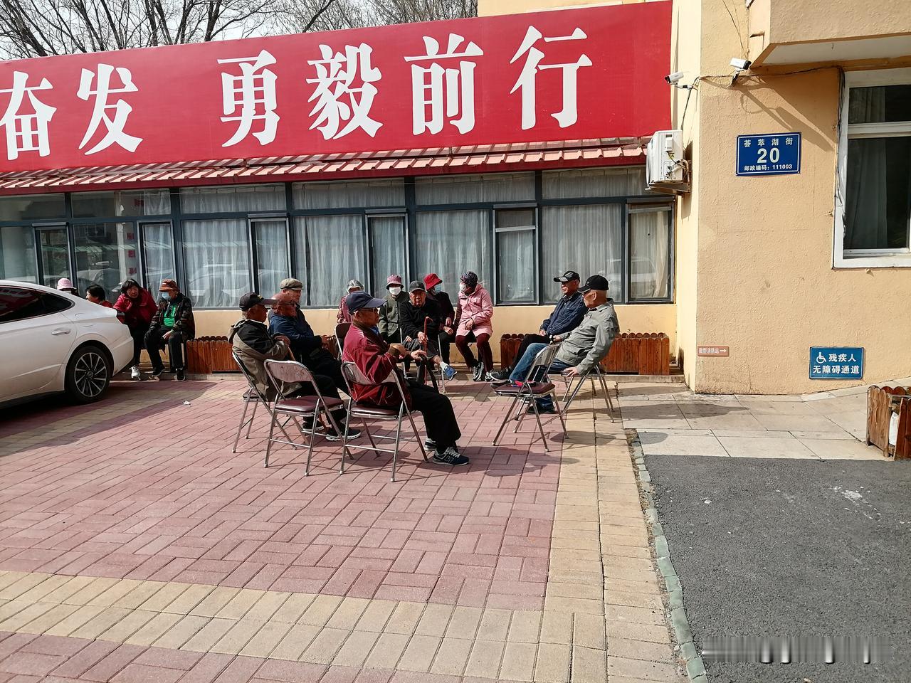 京东啇城我经常去买东西，价格比拼多多稍高些，质量尚可以保证，但必需开通PLus客