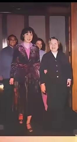 王玉龄到底有多美？看她1973年回国这张留影，就懂了

很多人只听说过“张灵甫夫