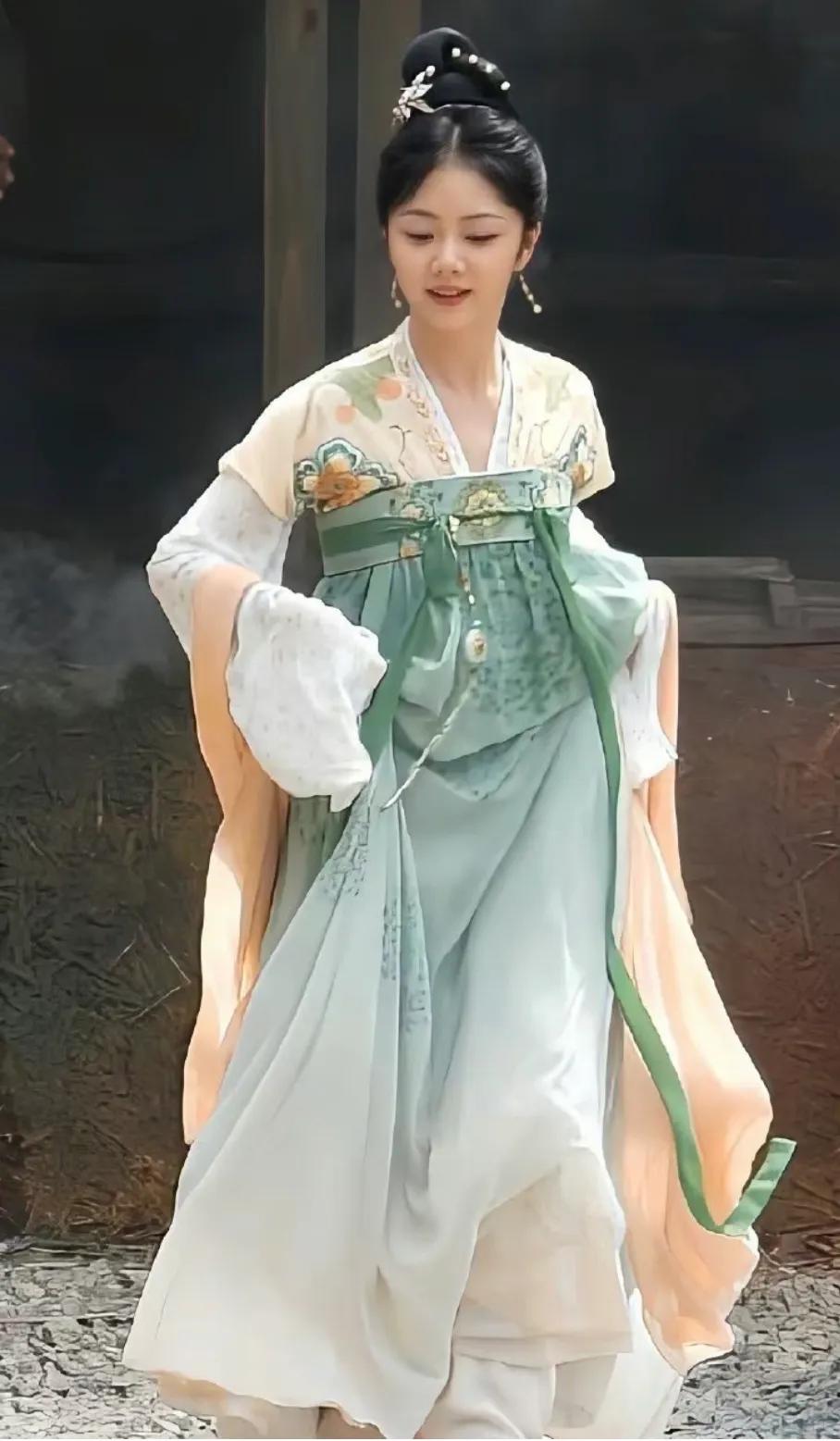 她是怎么做到一直演少女，却从未被吐槽的。             
也太神奇了，
