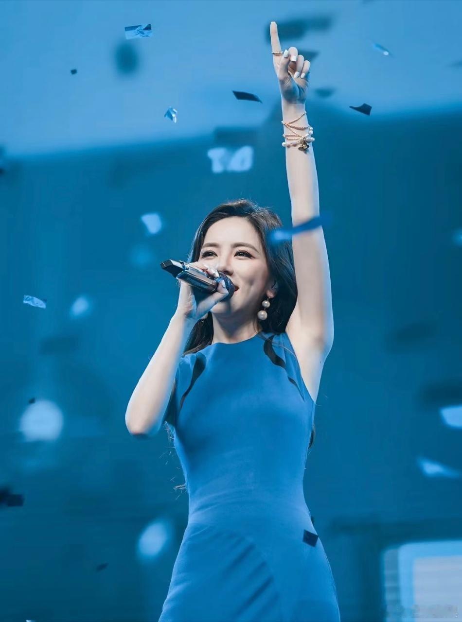 邓紫棋官方歌迷会七周年邓紫棋官方歌迷会七周年福利 见证邓紫棋与骑士联盟的七年羁绊