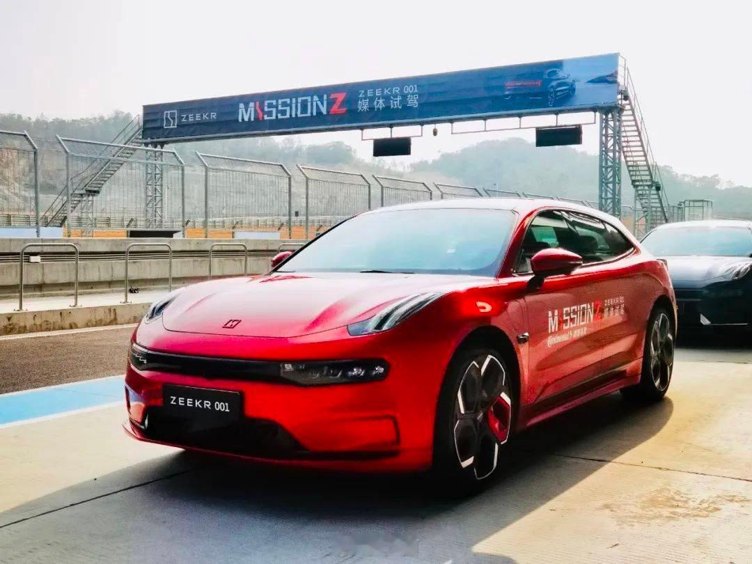 极氪回应黄晓明狂撒红包安利009 极氪迅速回应黄晓明“红包雨”安利009一事，尽