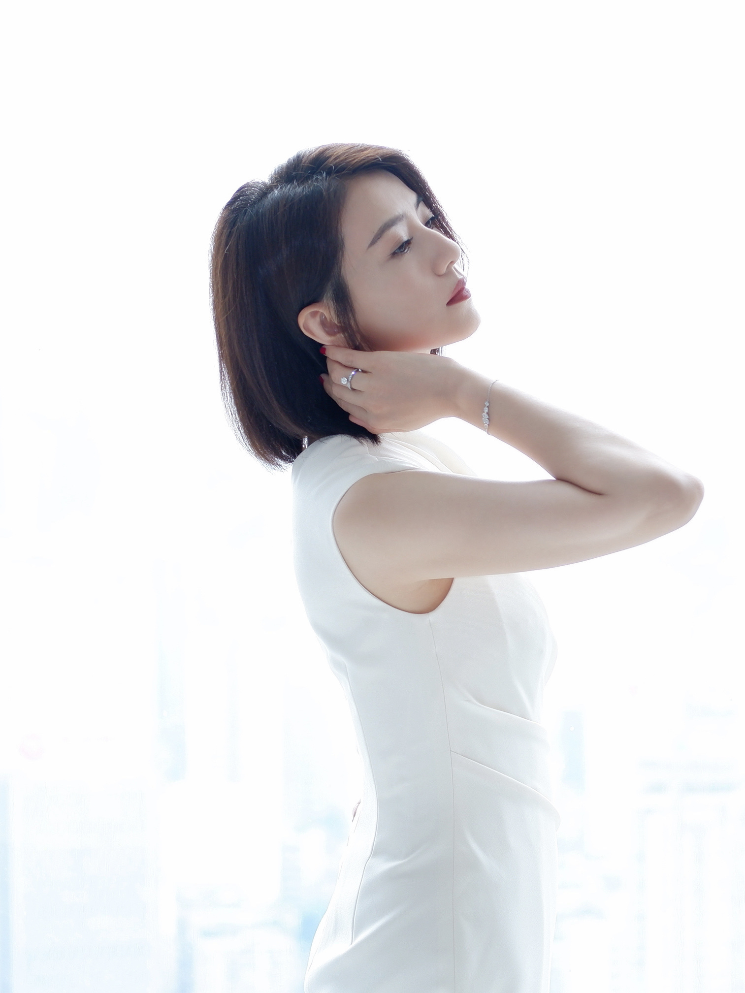 坐高铁最怕的不是晚点，是站台上那股突然飘来的烟味儿…话说回来，最近刷到好多关于高