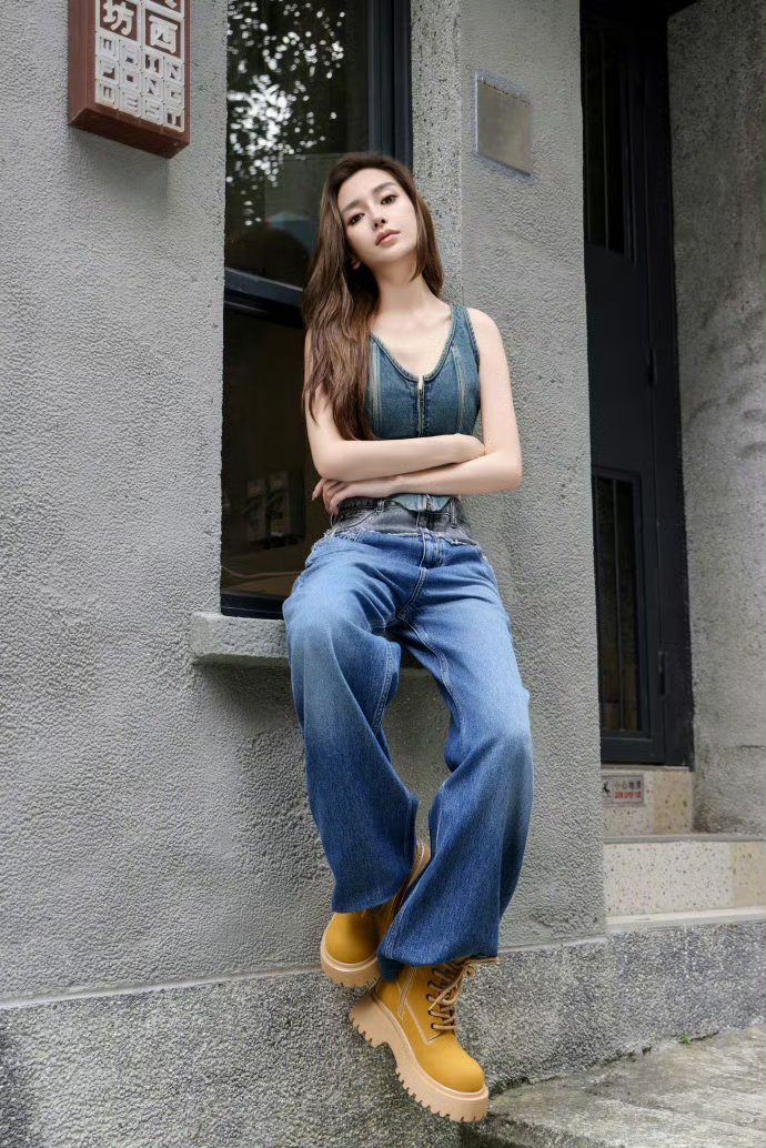 #Angelababy牛仔背心# 太帅了姐 又帅又飒[憧憬][憧憬][憧憬] ​