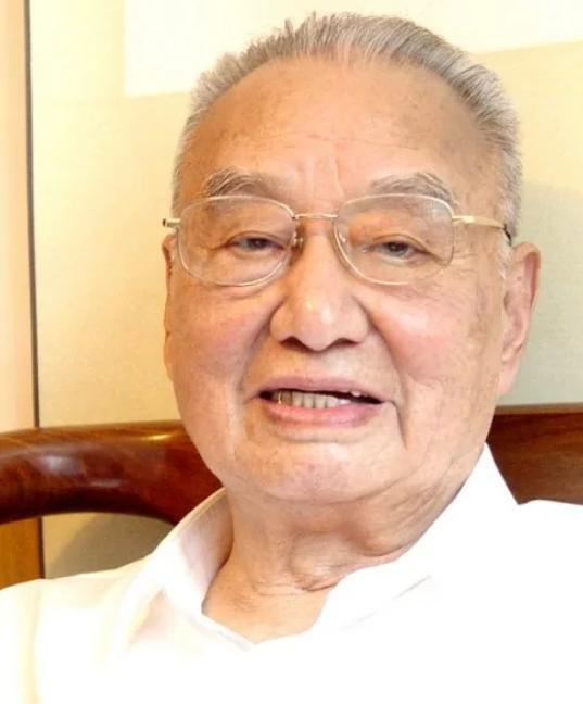 江南百年中医世家走出的宗师！七岁诵五经，九十年深耕岐黄，成浙江唯一国医大师
 