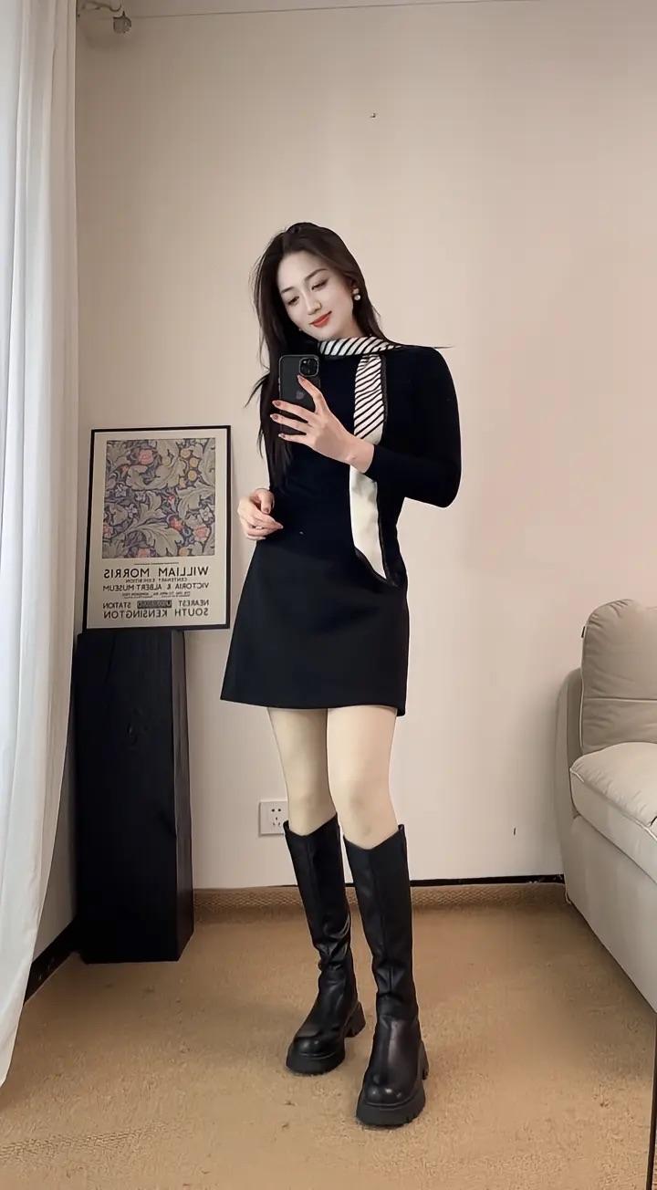 时尚穿搭指南：黑色连衣裙搭配高筒靴，尽显优雅气质！