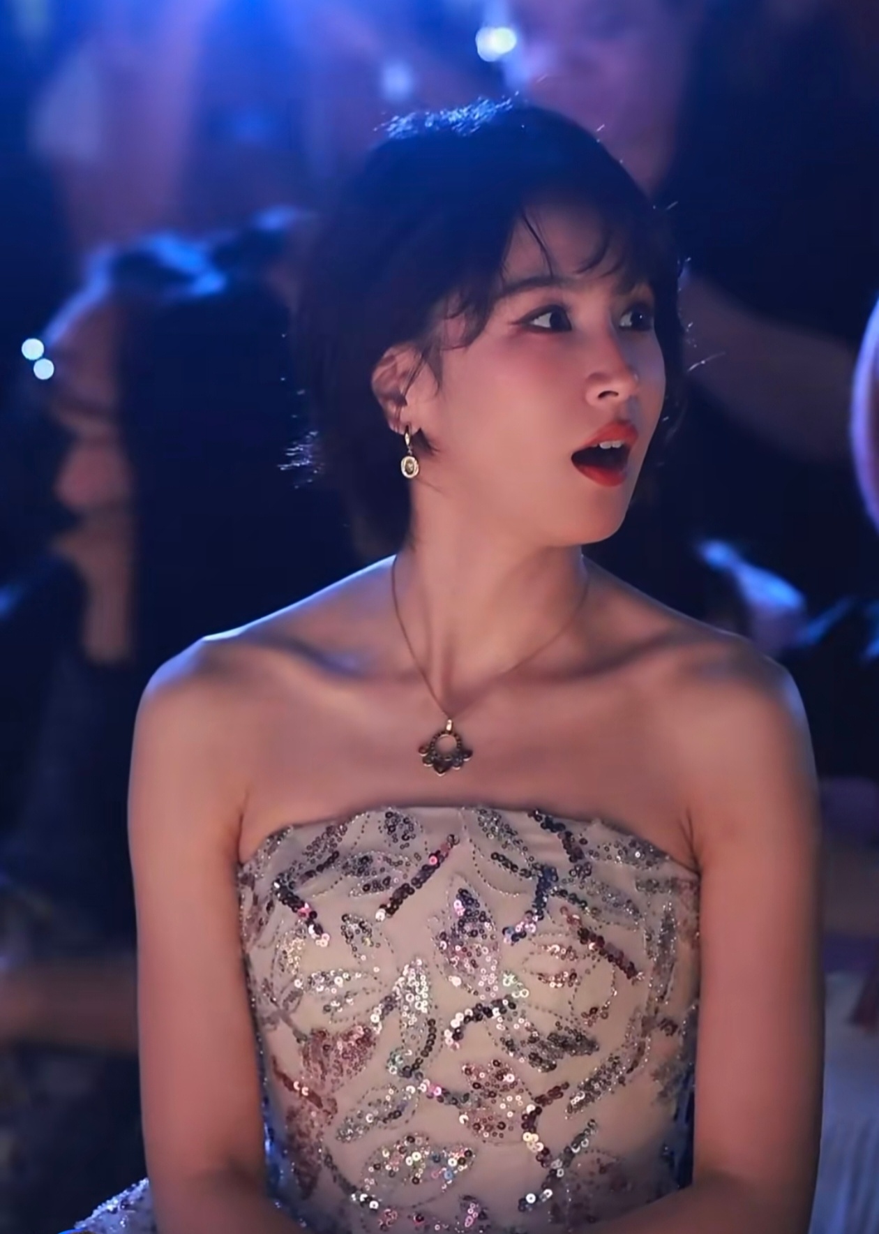 怎么会有这么漂亮的人妈妈太美了这个锁骨可以让我滑滑梯了 