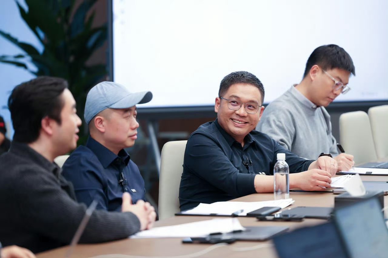 周日又有节目可以追了，李想创业者饭局将在本周日芒果TV播出，同时这也是李想首度亮