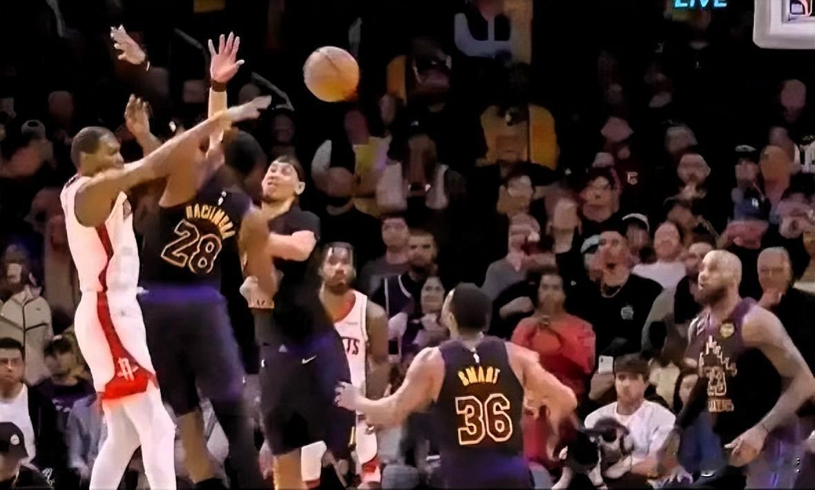 杜兰特致命失误！传申京被断，詹姆斯双手暴扣锁定胜局，火箭彻底崩盘

火湖G2的决