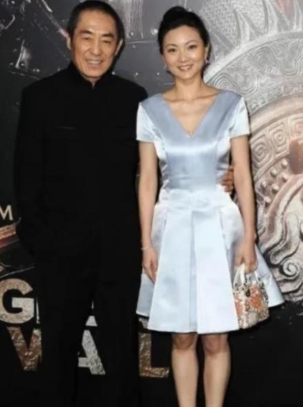 1999年，18岁的陈婷发现自己有了49岁张艺谋的孩子。陈婷打电话问张艺谋怎么办
