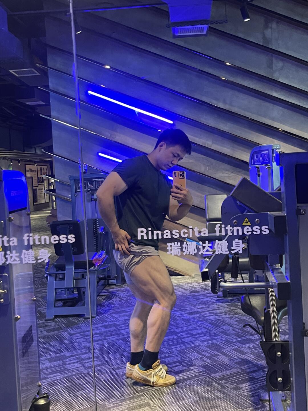 做个粗腿男孩 帅气吗🤪 不帅删了😑