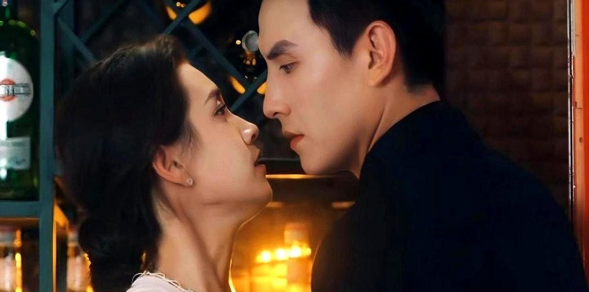 刘萧旭没靠滤镜，没靠人设，就靠眼神把短剧演成了心头好。
《暗夜灯塔》播放破亿，芒