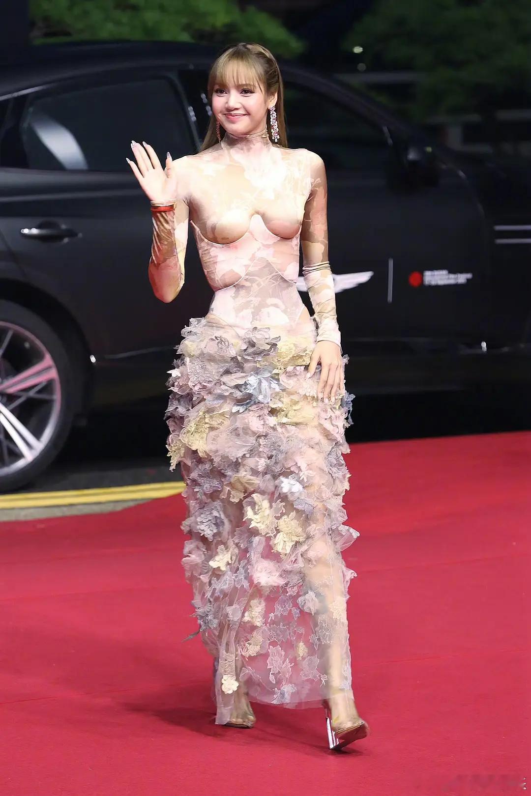 这个衣服真的好看吗…… ​​​
