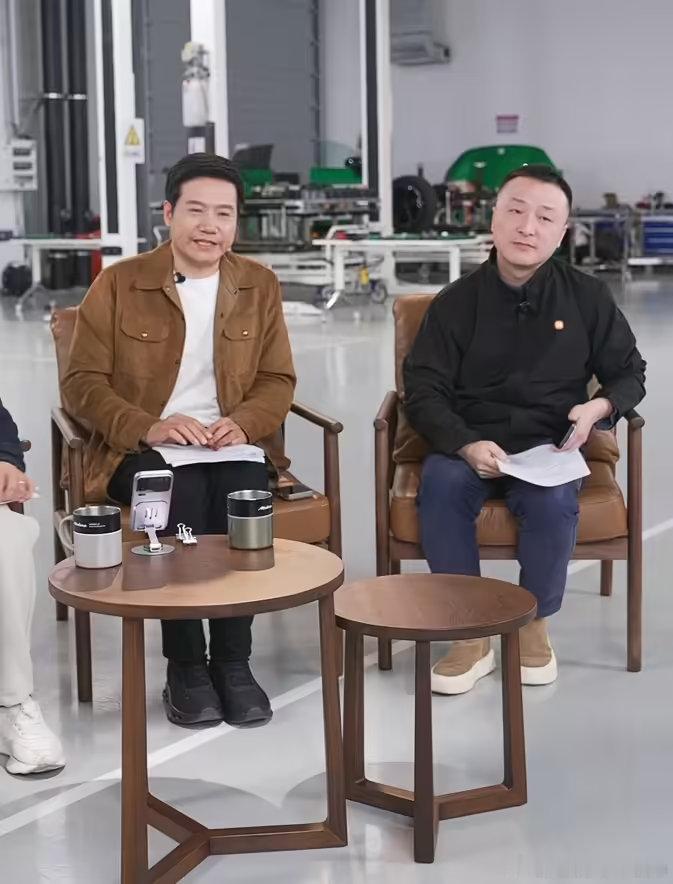 【雷军回应小字营销，雷军说小字确实是行业陋习】1月3日，举行新年直播，现场直播工