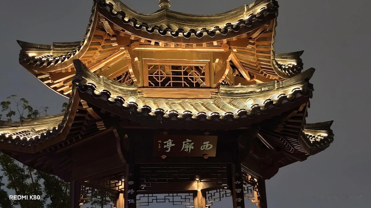 真正的艺术大师，绝非徒有虚名。他们不只是技艺精湛，更能用作品直击人心。像梵高，生