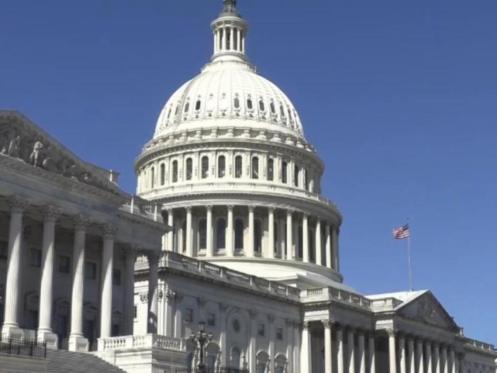 美国国会参议院近日未能推进国土安全部拨款法案，该部门于13日零点进入停摆状态。两