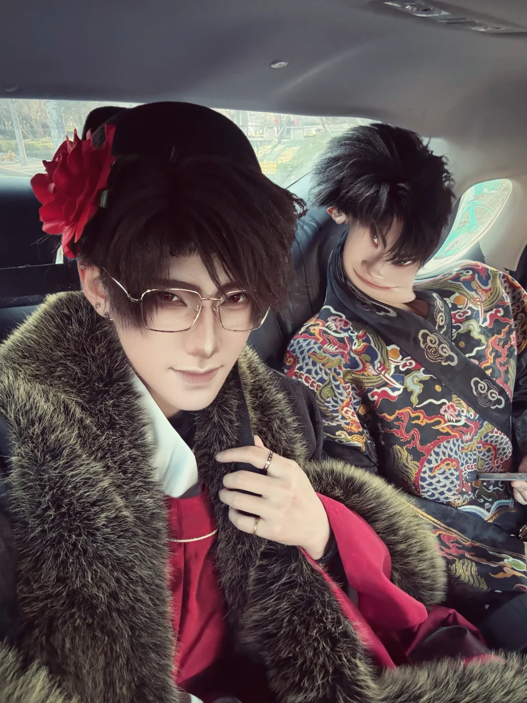 “和好朋友出门玩”