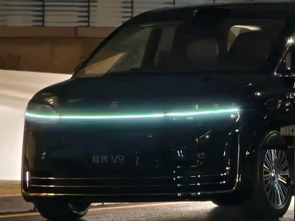 你们猜猜智界V9会卖多少钱？ 