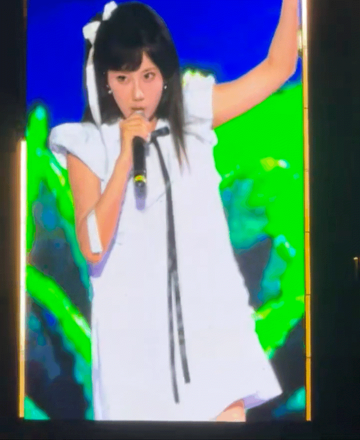 65岁演员和女爱豆0代沟车保罗爷爷✖️李艺彤的魔性组合绝了！从《僵尸道长》到《巴