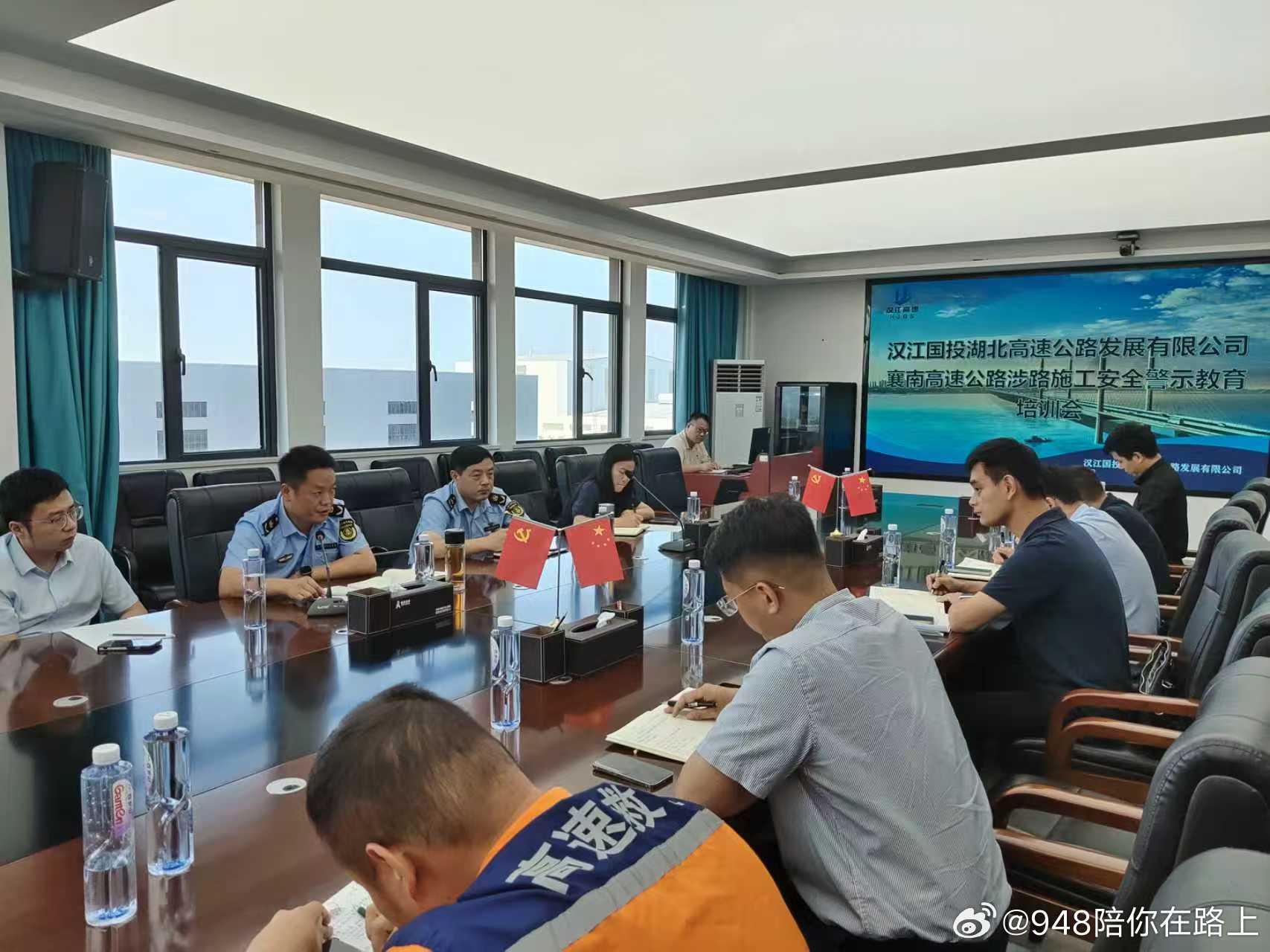 948快讯湖北交通执法 【以安全生产月为抓手 助力平宜高速方家集枢纽项目平稳推进