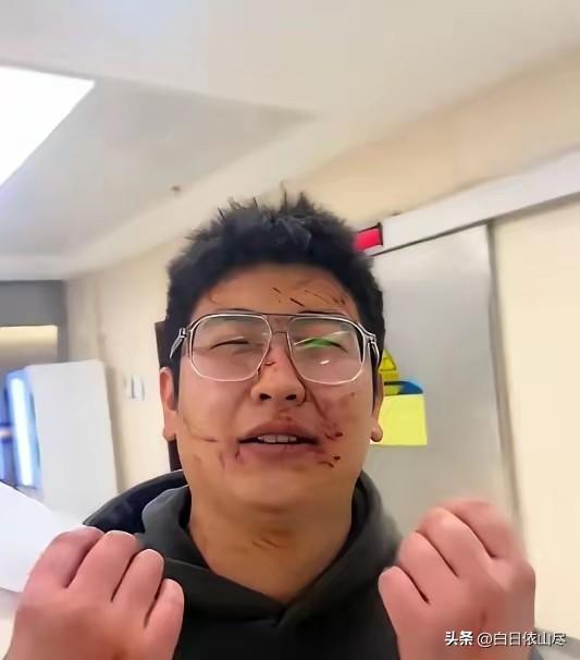 可怕的是人心呀！2025年，江苏一男子带新婚妻子回老家探亲，发现老家婚房的结婚照