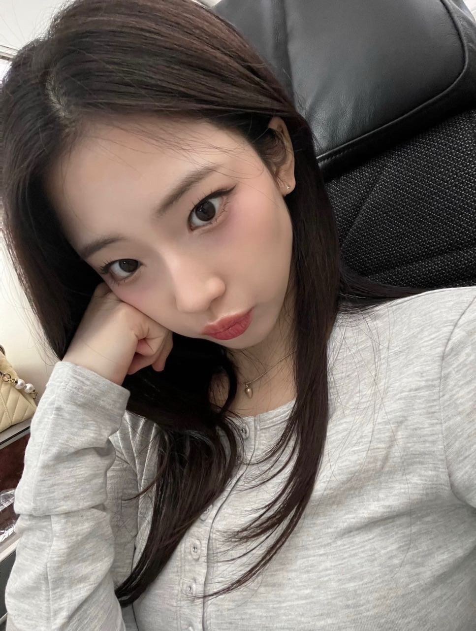 Ruka[超话]  BABYMONSTER成员Ruka今天分享的自拍照，闹木耶波