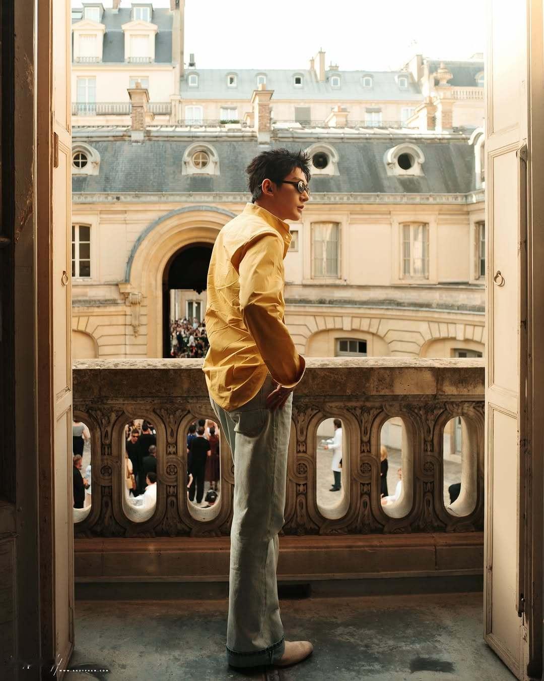 邓为亮相巴黎男装周Dior 2026夏季男装大秀，一组海外媒体拍摄，品牌大使全球