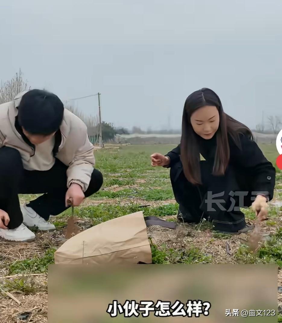 陕西女孩自嘲，我的另类相亲，被相亲对象约去挖野菜，挖好的野菜全被他拿走了！
后续