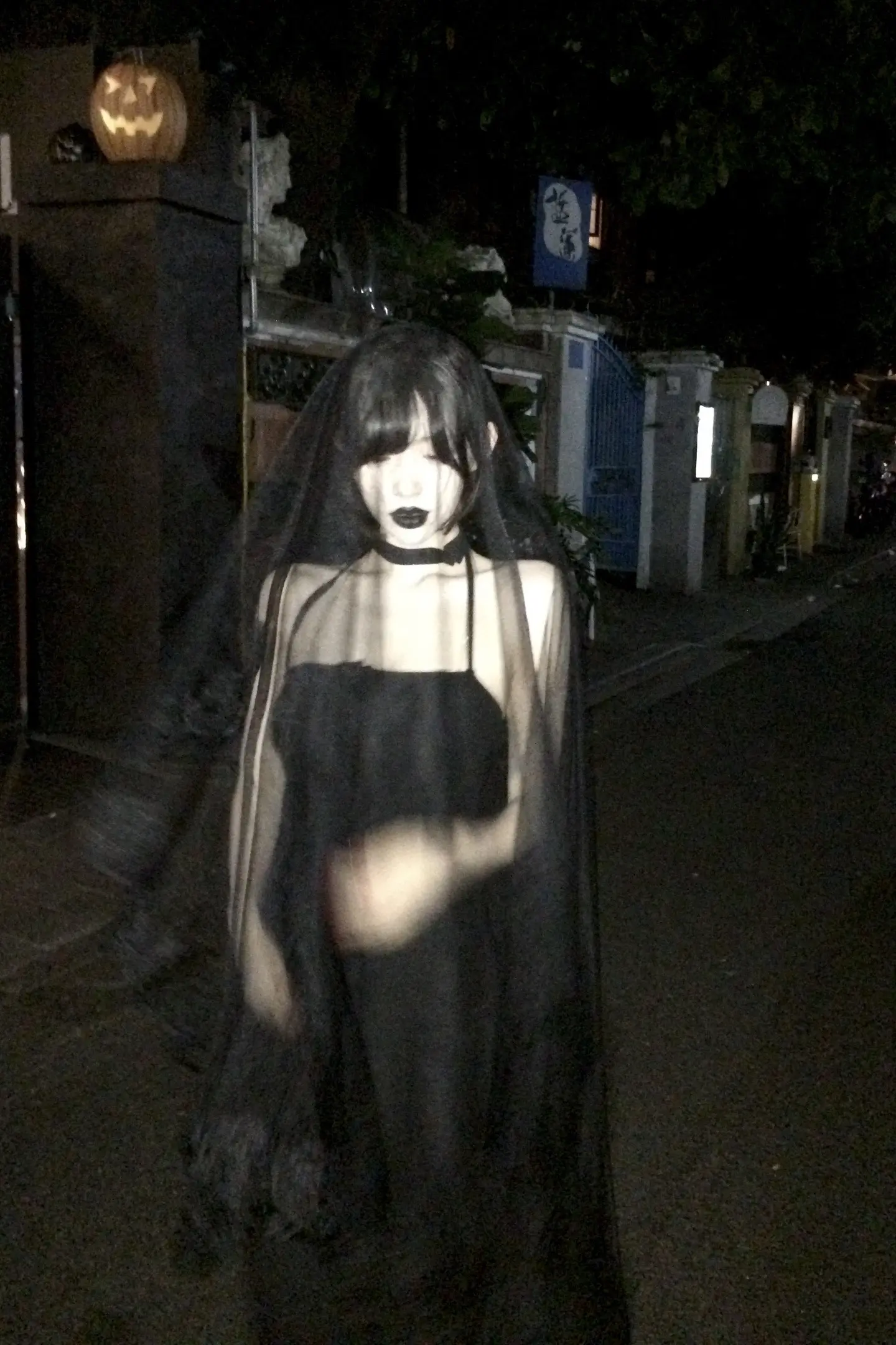 小鬼 乖乖等着试毒吧。