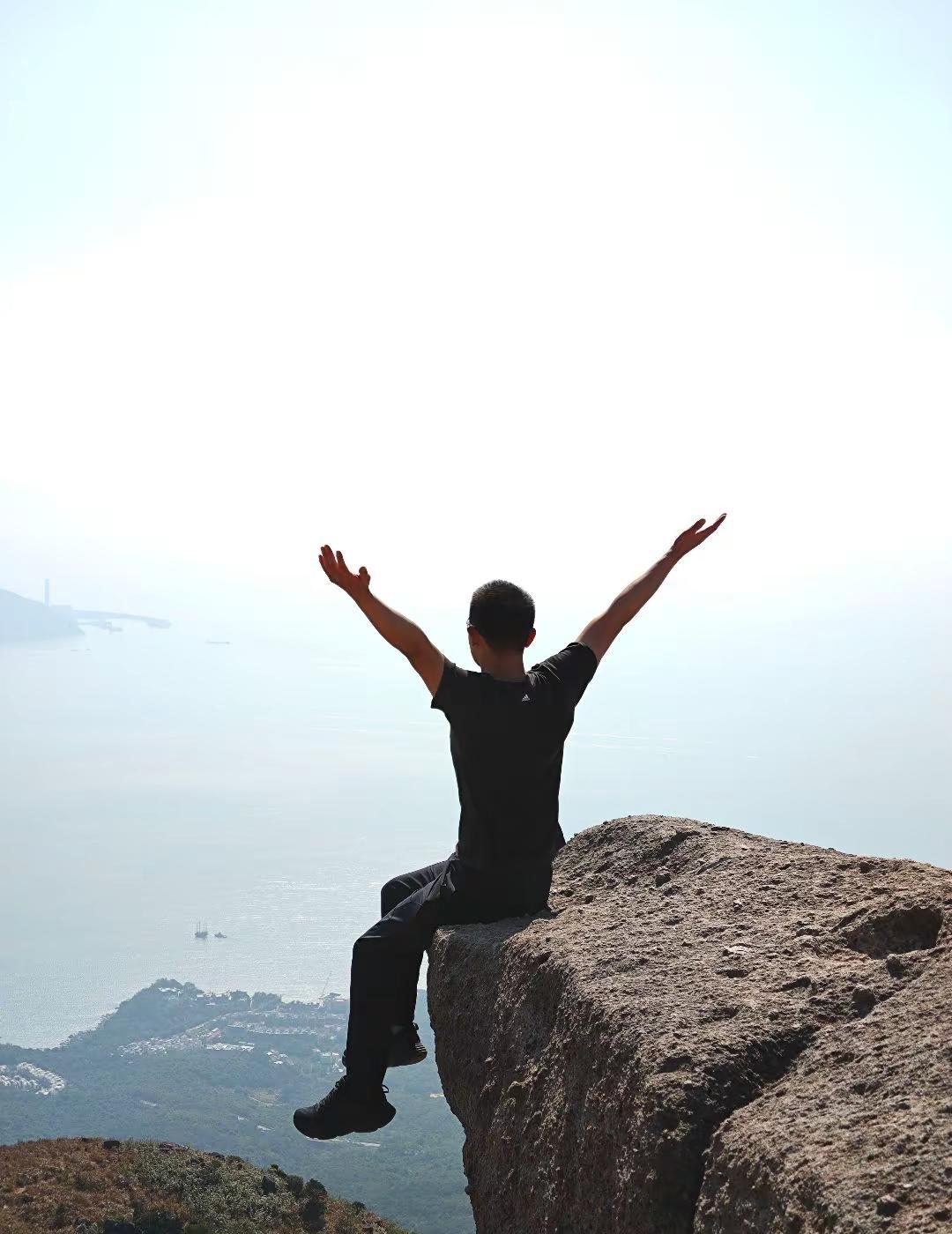 香港大东山 以山为阶，向海而行，站在峰峦之上，才懂“海到无边天作岸”的磅礴。登山