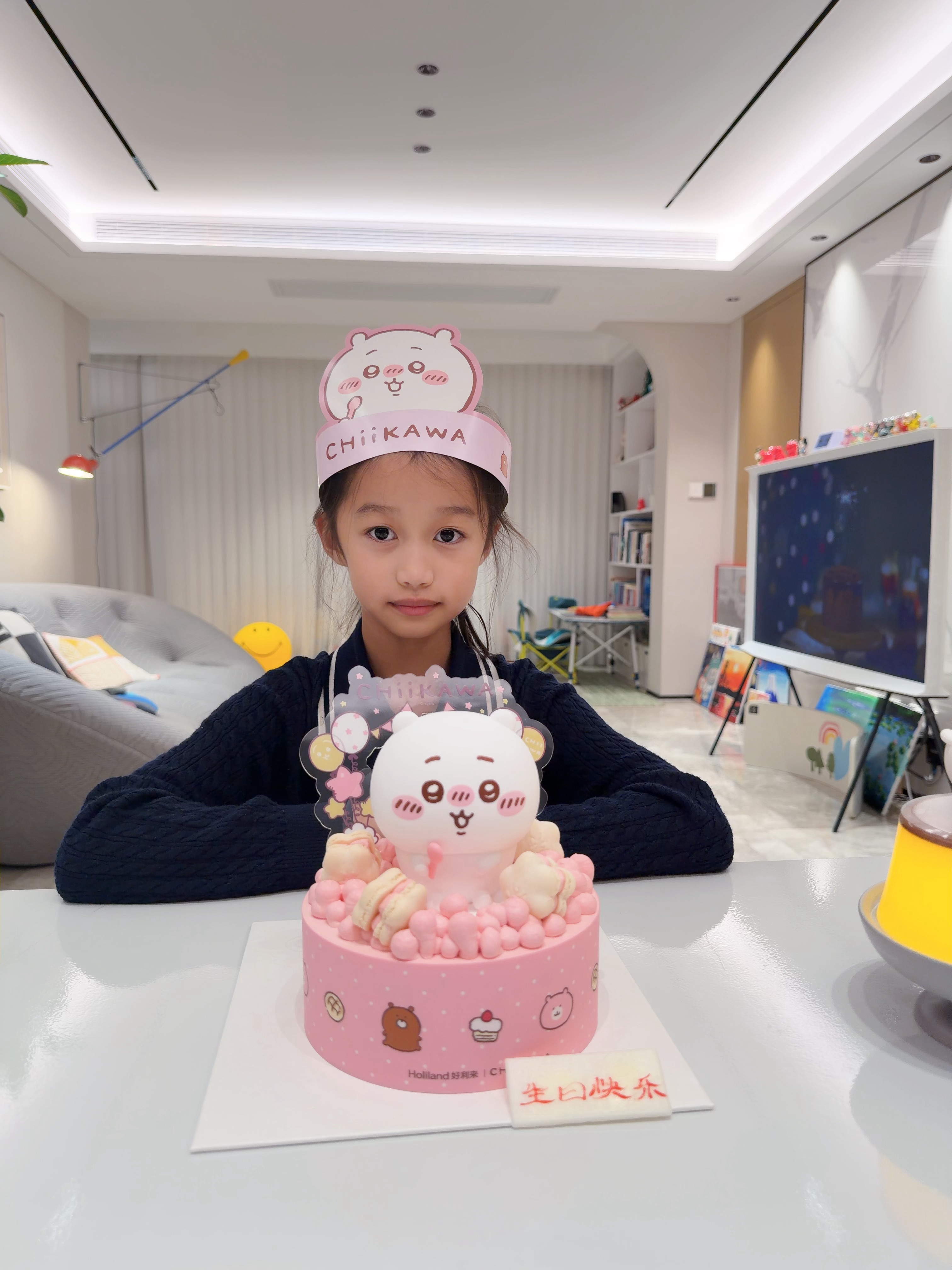 今天是小女儿的生日、时间真快、小女儿都上二年级了、大女儿明年上初中了。家里两个小