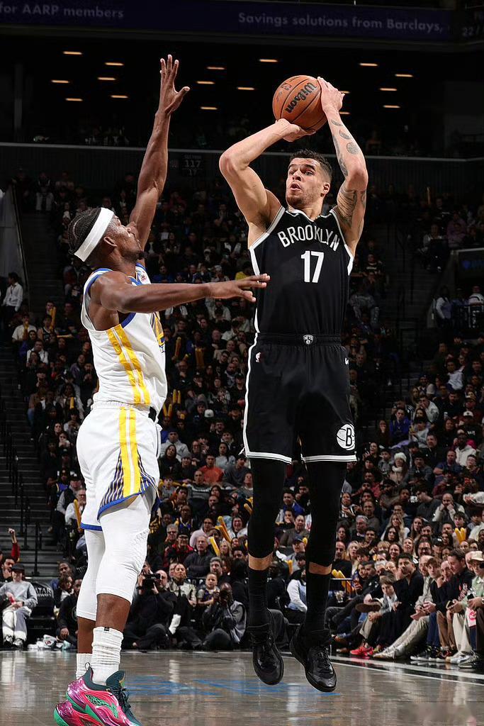 离开掘金的小波特本场发挥出色，27分9篮板5助攻，18投10中，三分9投5中篮网