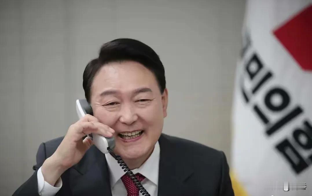 一脸谄媚样！

应尹锡悦邀约，他与特朗普自今早7时59分（华盛顿时间周三下午5点
