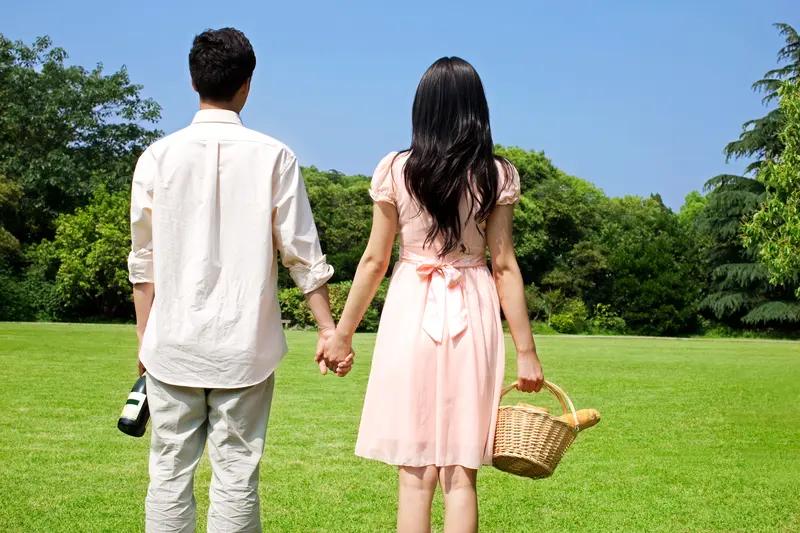 女人靠男人靠得住吗？这还真不好说。单向的“依靠”就像把命运交出去，风险极大。经济