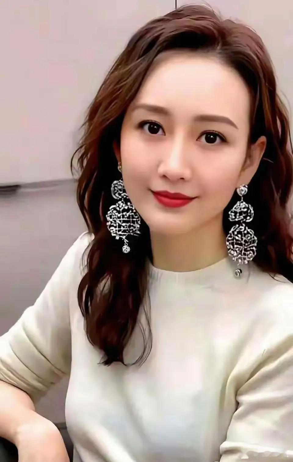 王鸥才是内娱真·女汉子！怀孕撞破男友劈腿，不哭不闹的操作太绝了！
 
直接退还6