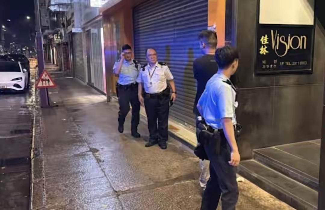 香港街头发生一起令人震惊的团伙围殴致死案，一名事业有成的商界人士在公共道路遭到多