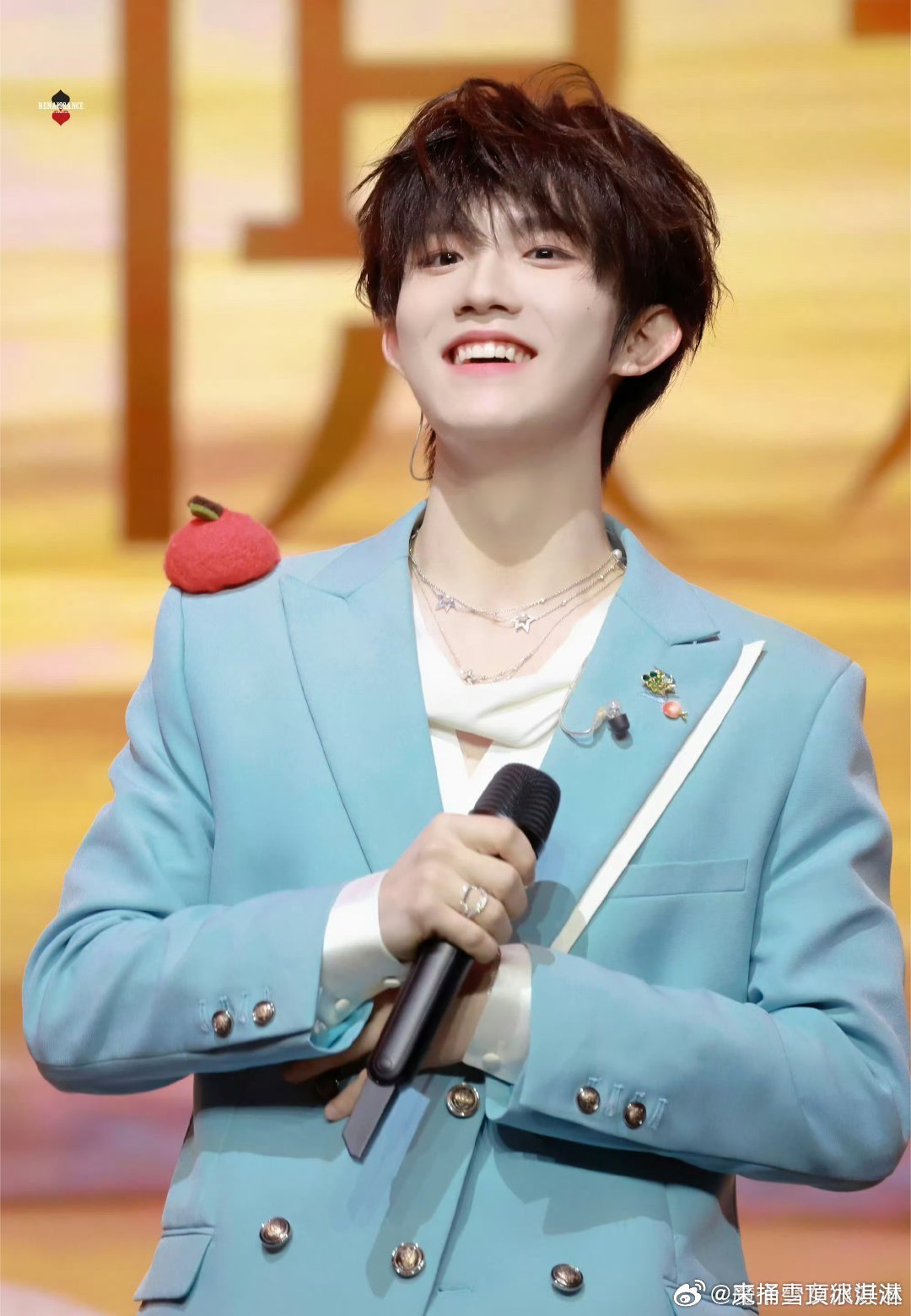 苏新皓散落的华服舞台19岁的苏新皓重跳华服，舞台质感拉满，魅魔本人没错了 