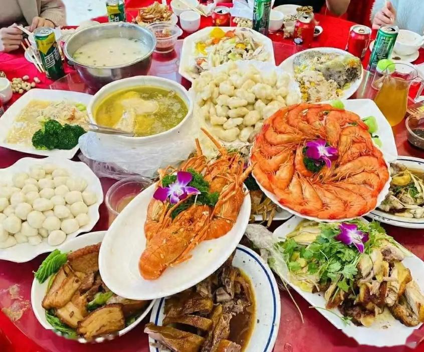 广东人结婚习俗有多“开明”？上周，我去广东吃酒，婚礼上的几个习俗让我惊呆了：
 