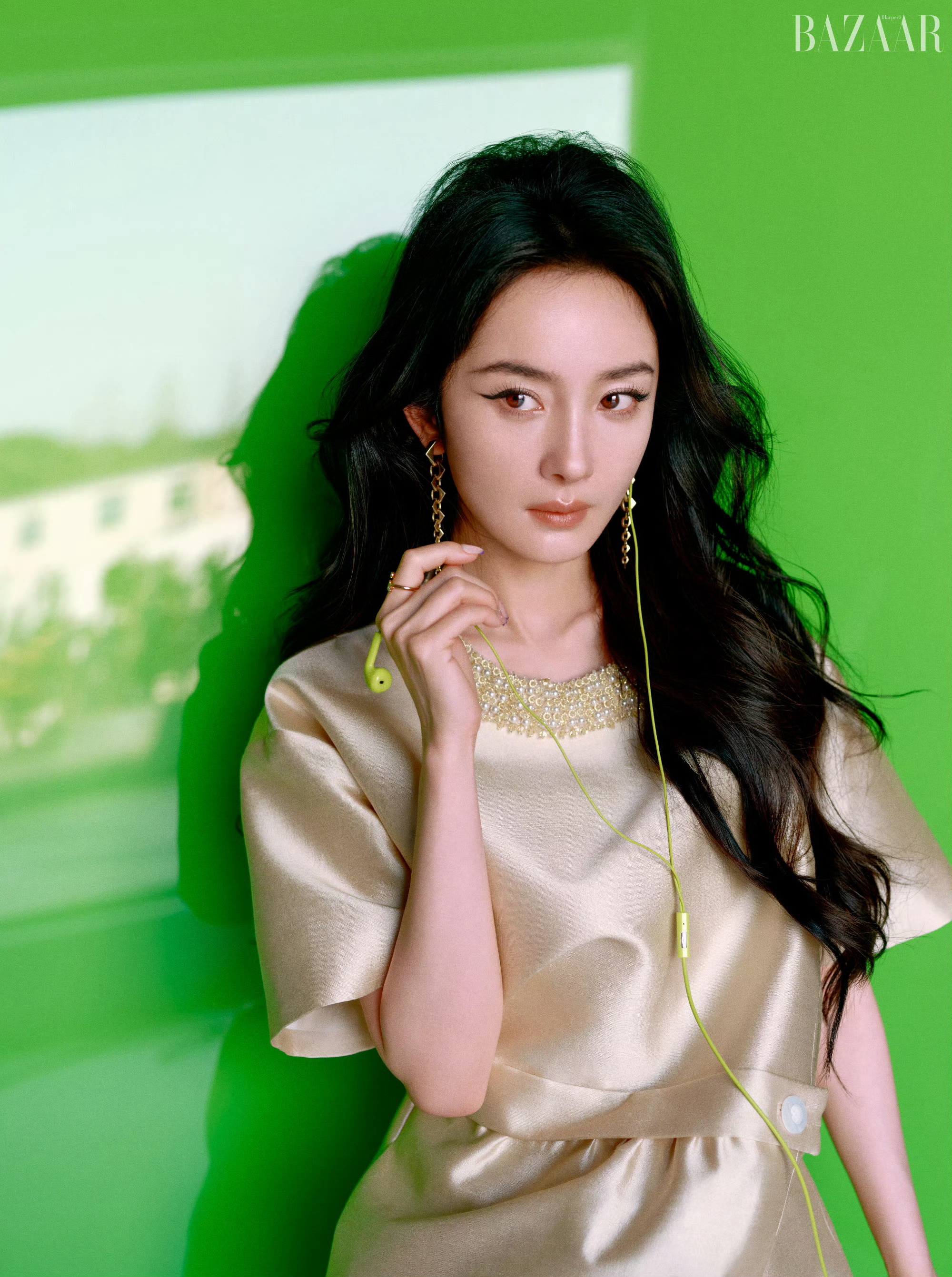 杨幂全套prada新季 杨幂全套Prada新季上身！！！时尚芭莎三月刊封面真的好