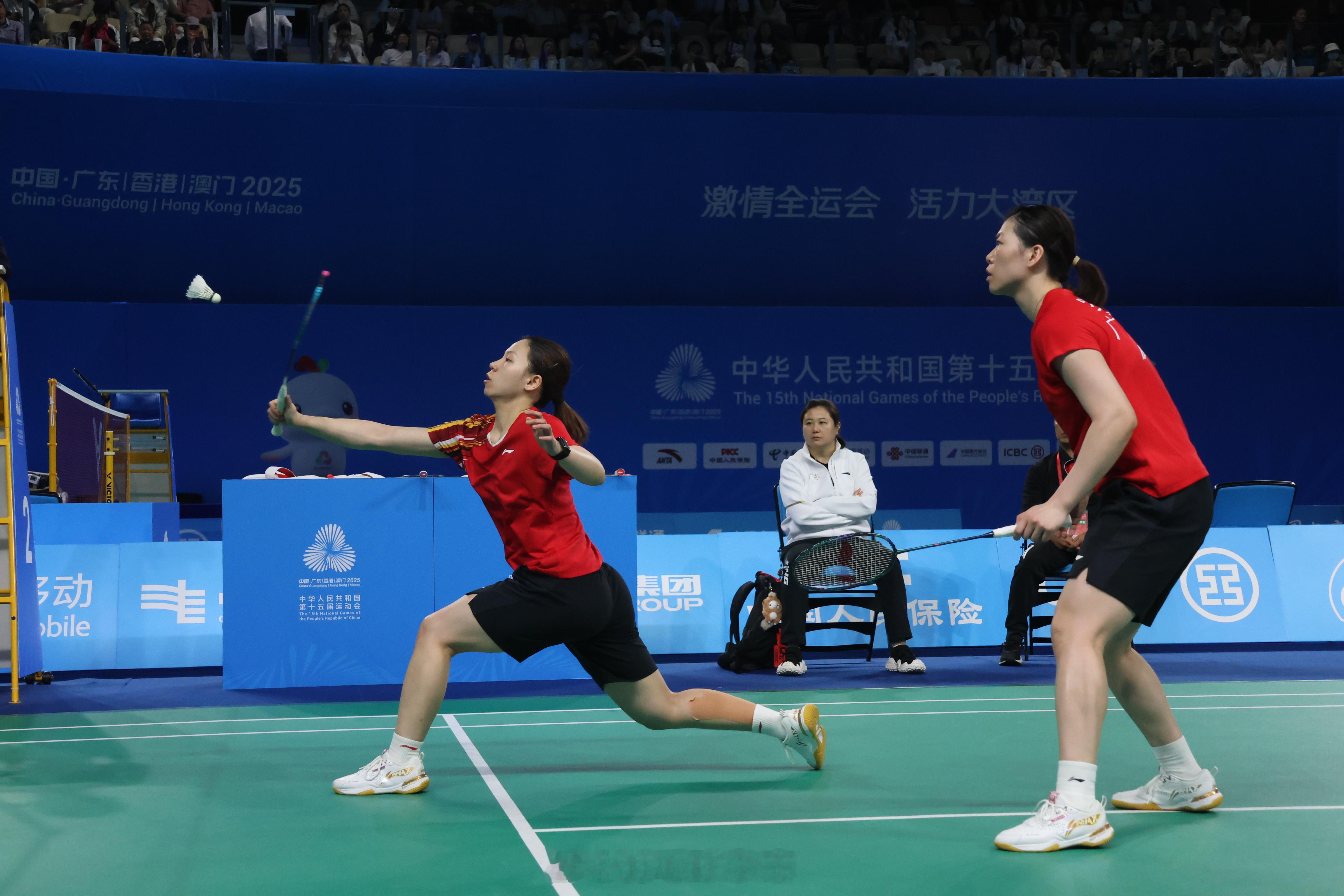 全运会羽毛球赛女双四强对阵：李怡婧/罗徐敏 VS 郑雨/张殊贤、贾一凡/张驰 V