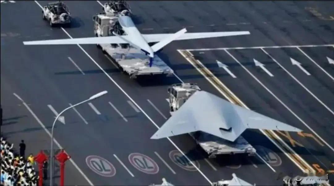 攻击-11真来咧！高原隐身无人机服役

2025年11月11日，中国空军过76岁