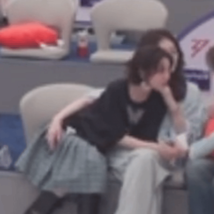 李唐的手不贴在对方身上就会变哑巴 