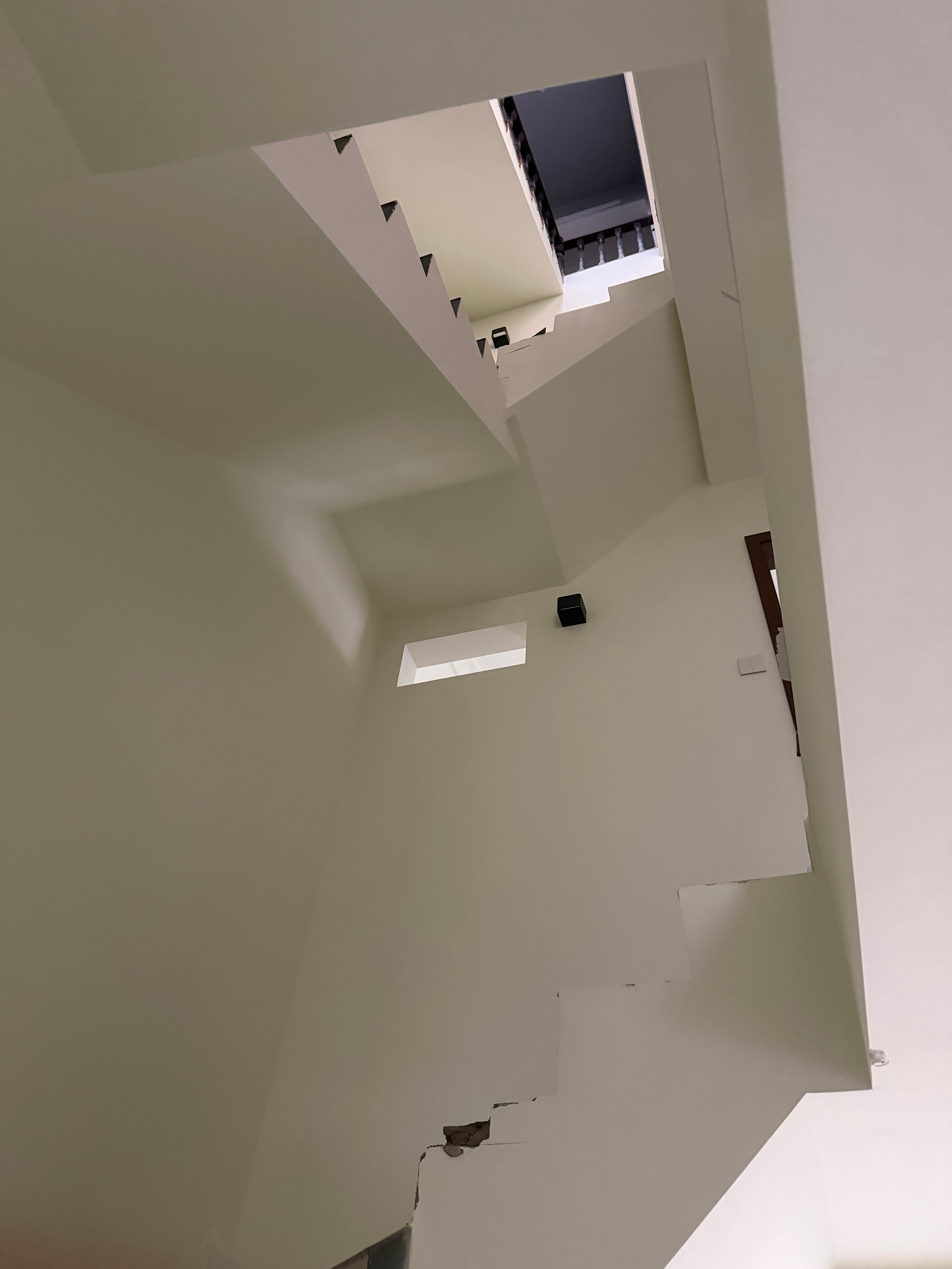 下雨天，武汉的车聚都不知道去不去了，坐在车内吃圈内的瓜吃了我两个小时。锋芒的人，