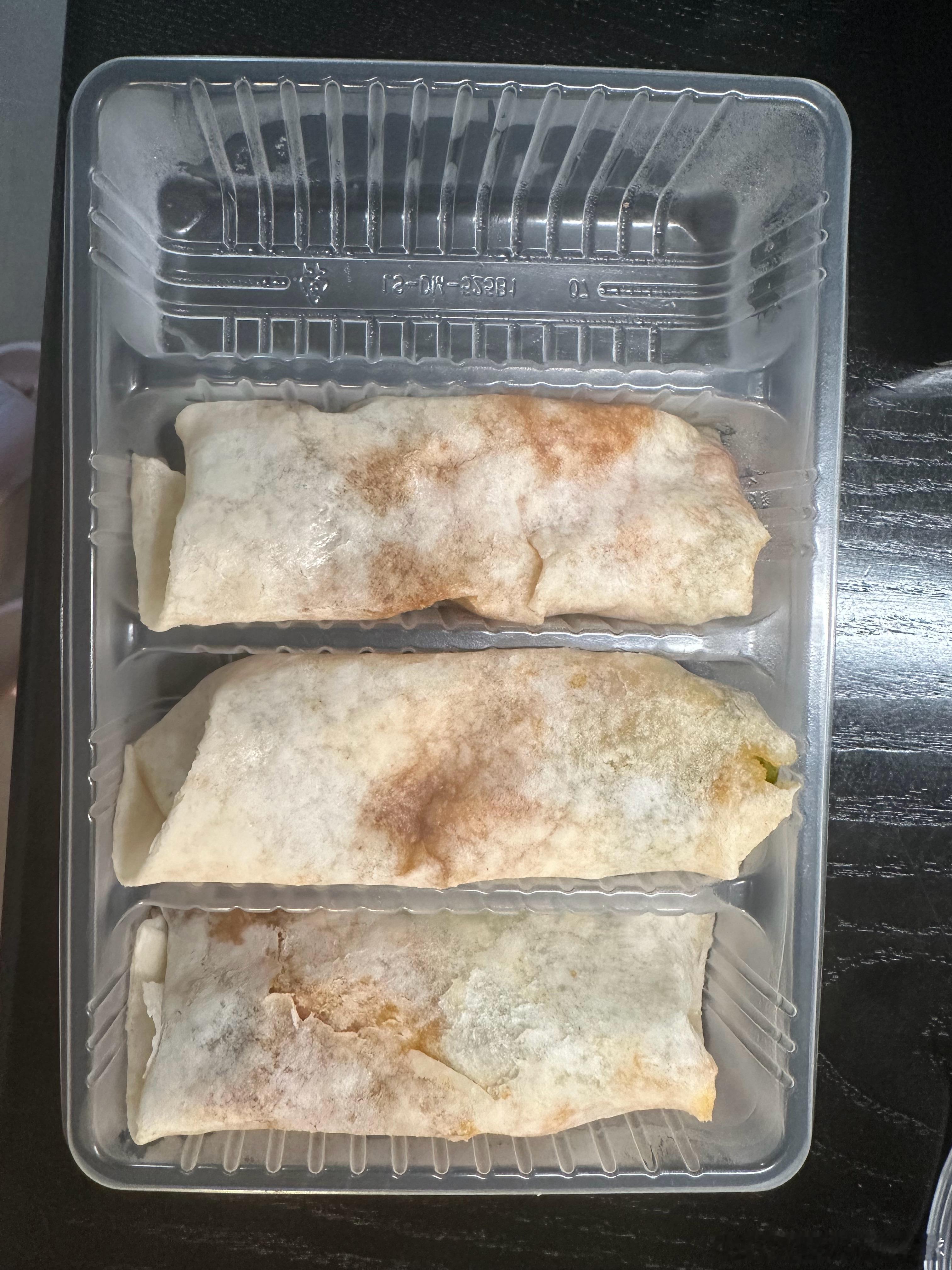 晚餐孜然肉卷饼好吃是好吃，又方便，就是分量太少了
