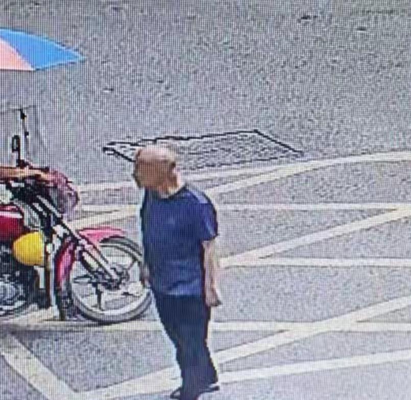 太蹊跷了。湖南邵阳64岁男子唐又林，告诉妻子他出去下象棋，穿着丅恤，拖鞋，手机都