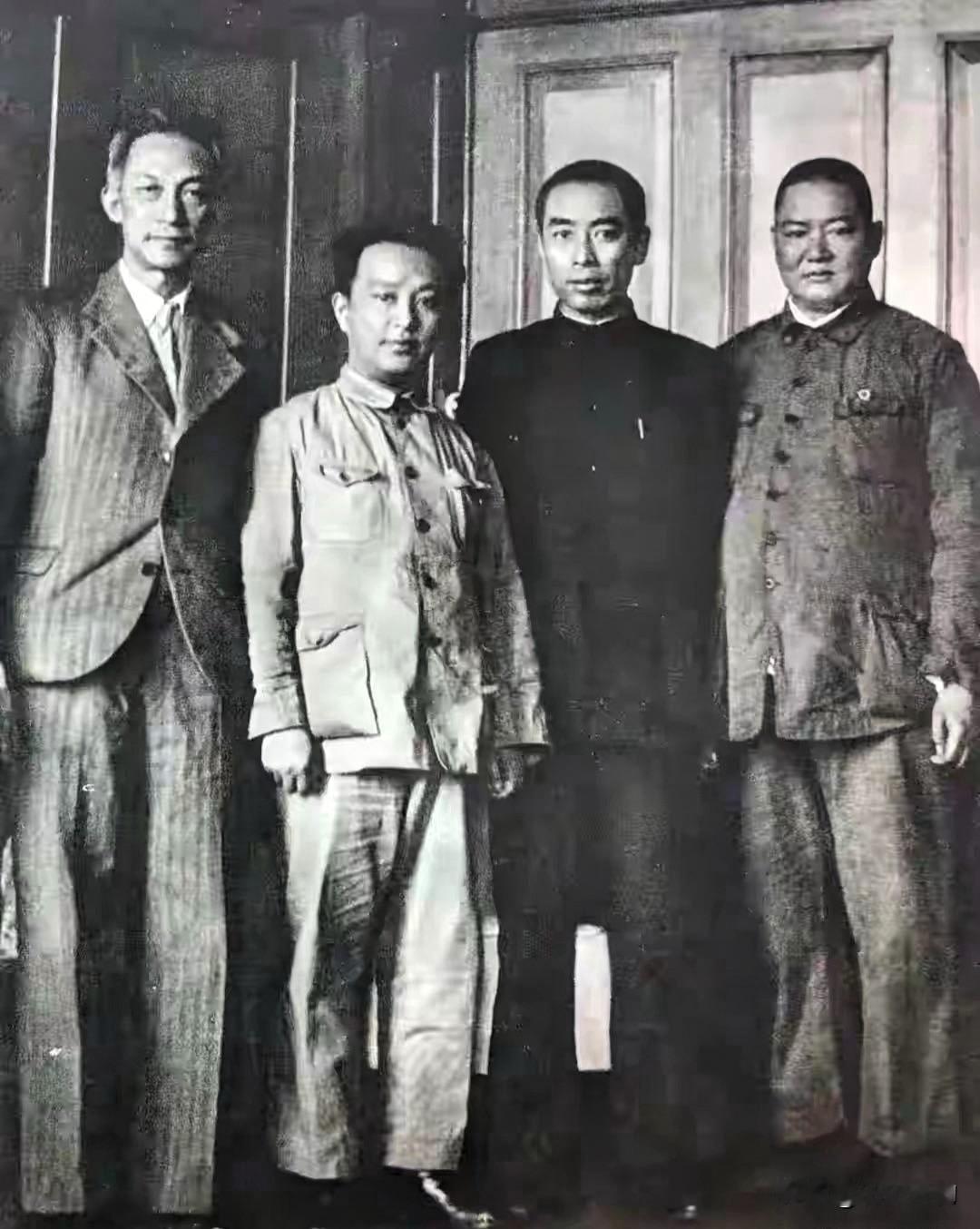 能认出图片里的四个人绝对是历史大神 ​​​？
