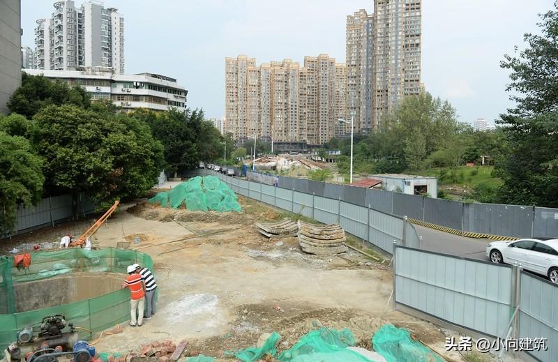 实在让人佩服，一位手握双专业一级建造师、监理工程师、注册安全工程师，还具备高级职