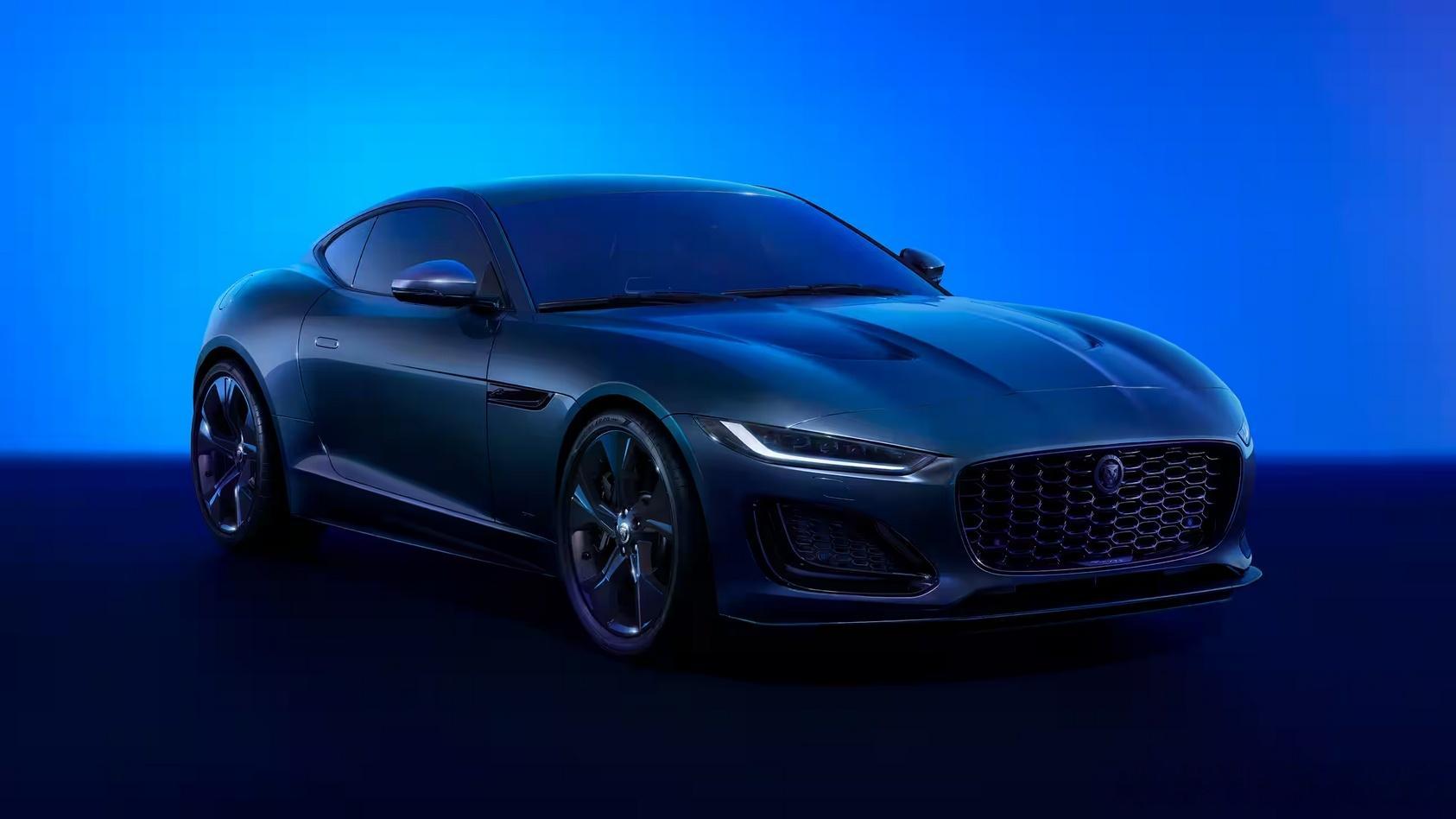 #赛道上的显眼豹##显眼豹假期启动#  F-TYPE 75周年典藏版，传承纯正英